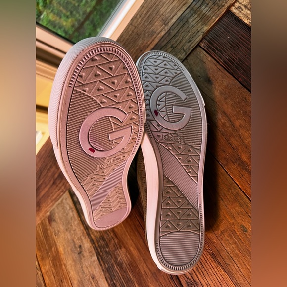 G By GUESS Baylee4 Lace Up Perforated Sneakers sz 11M - Picture 6 of 7